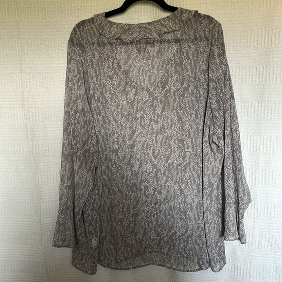 EUC 2X flowy ruffle front sheer blouse - Picture 9 of 9